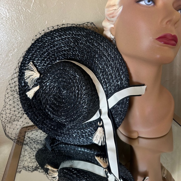 MARVELOUS 1940s\' BLACK STRAW TILT HAT WITH CREAM GROSGRAIN BAND/TASSELS + VEIL main image 12